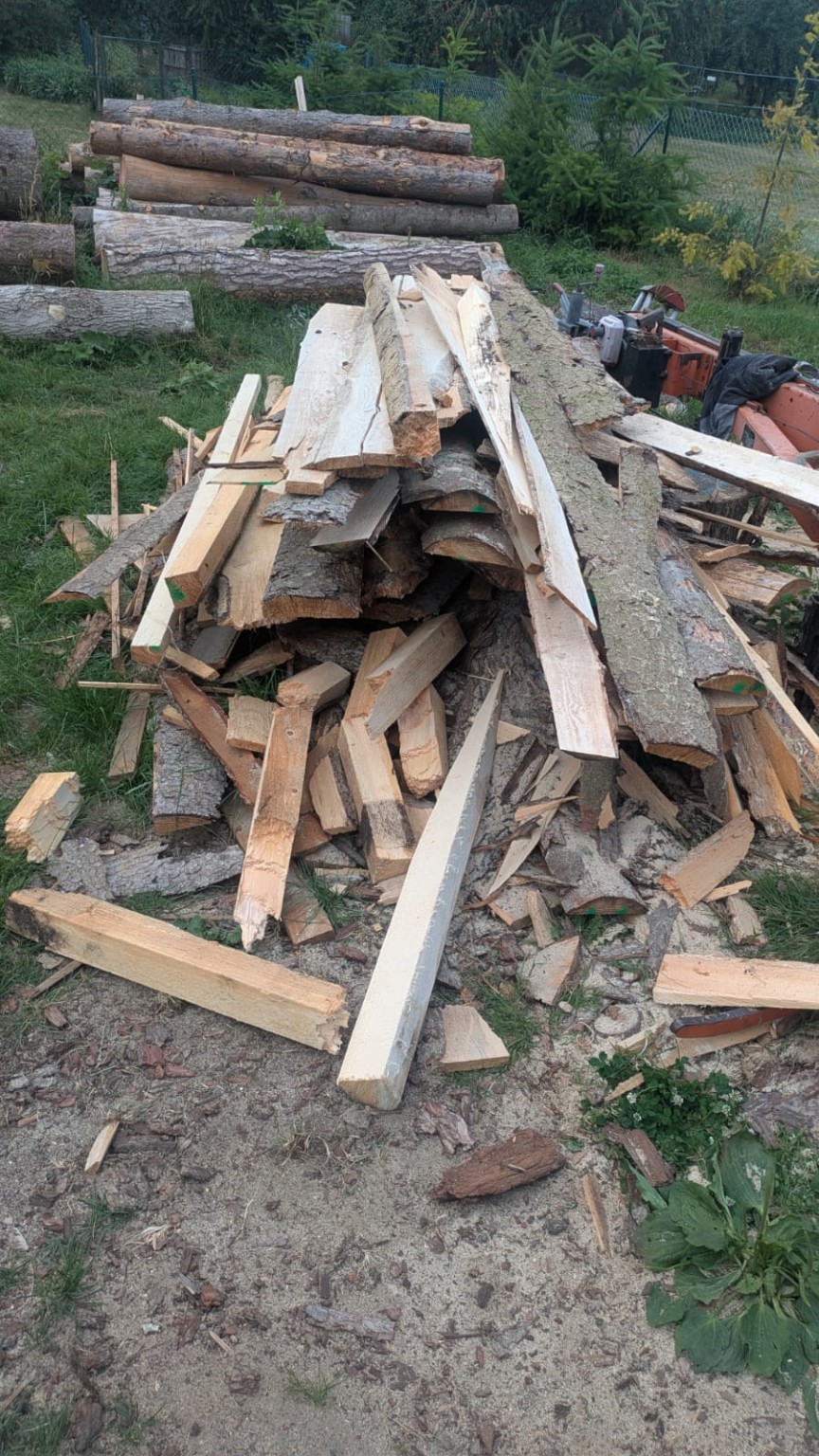 Brennholz und Holzreste